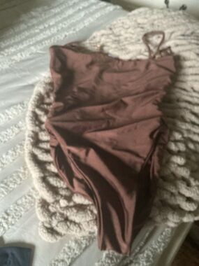 Zara Brown Kids One-Piece Bodysuit. Listed large it’s a small 32 ,34 fit